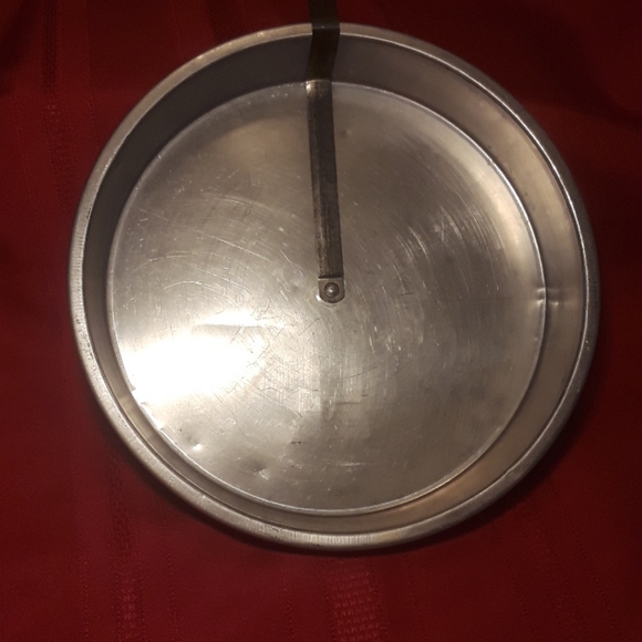 Vintage Worthore Aluminum pie pan - Picture 2 of 4